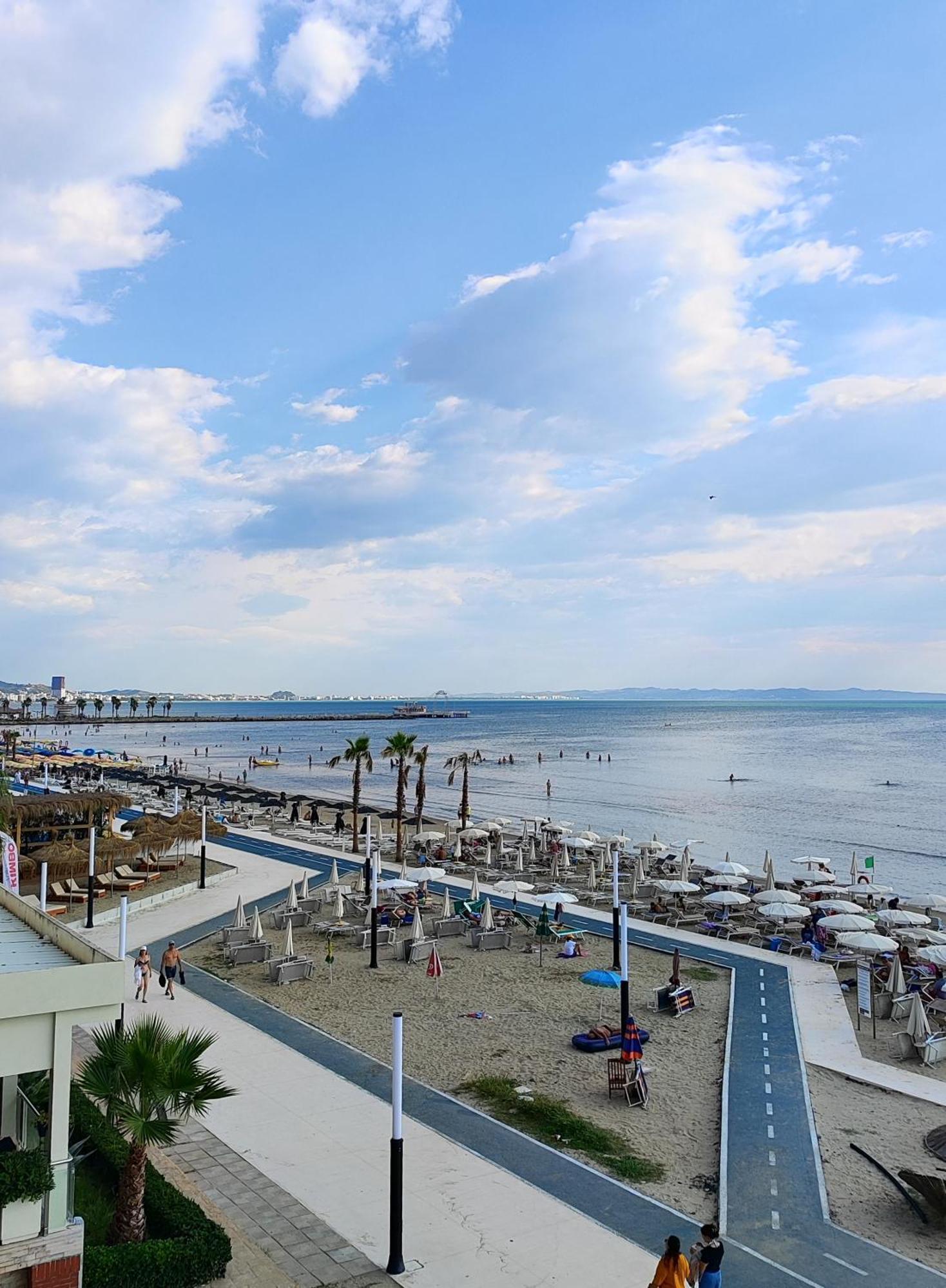 Calm Blue Sea Apartamento Durrës Exterior foto